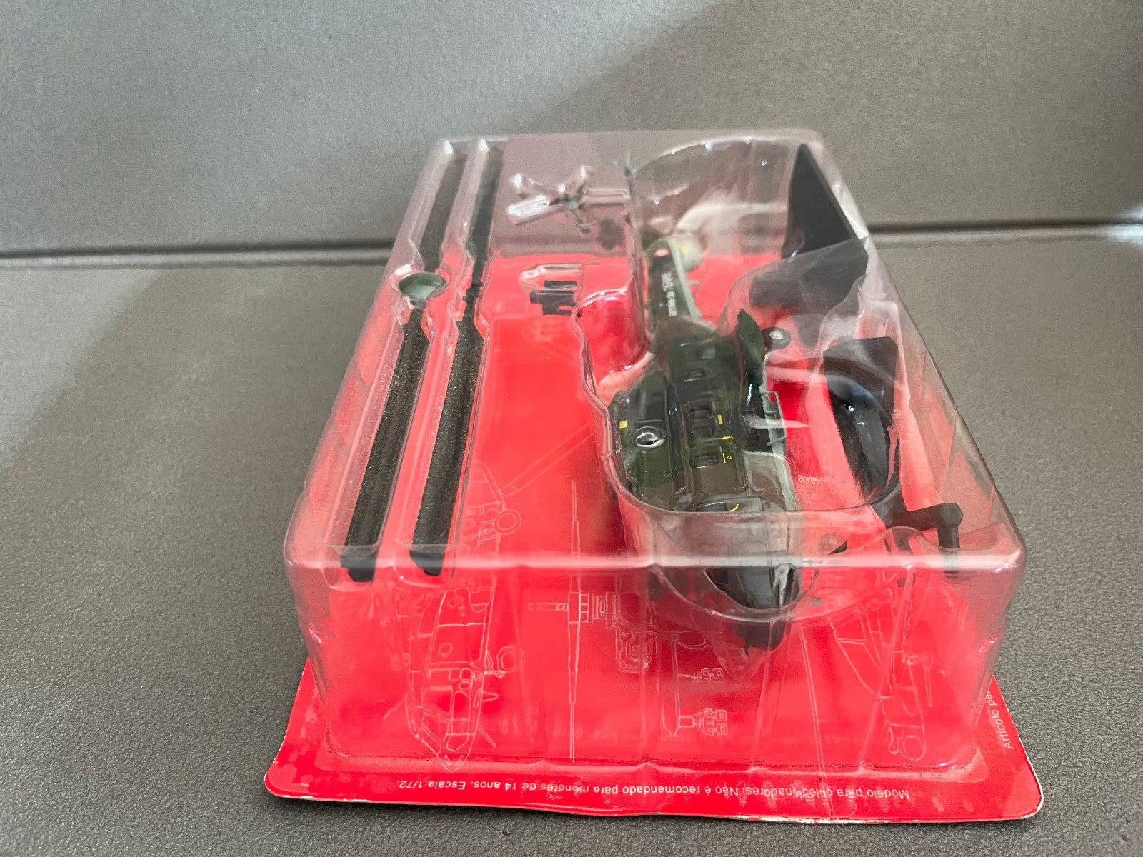 Hélicoptère de combat Miniature Aerospatial AS332 Super Puma Armée Terre 1/72