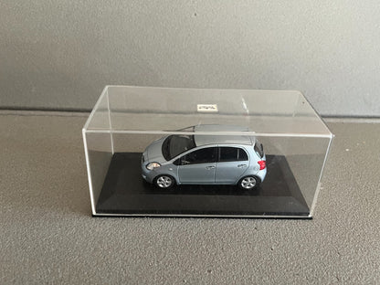 Voiture Miniature Toyota Yaris Minichamps au 1/43 Défauts