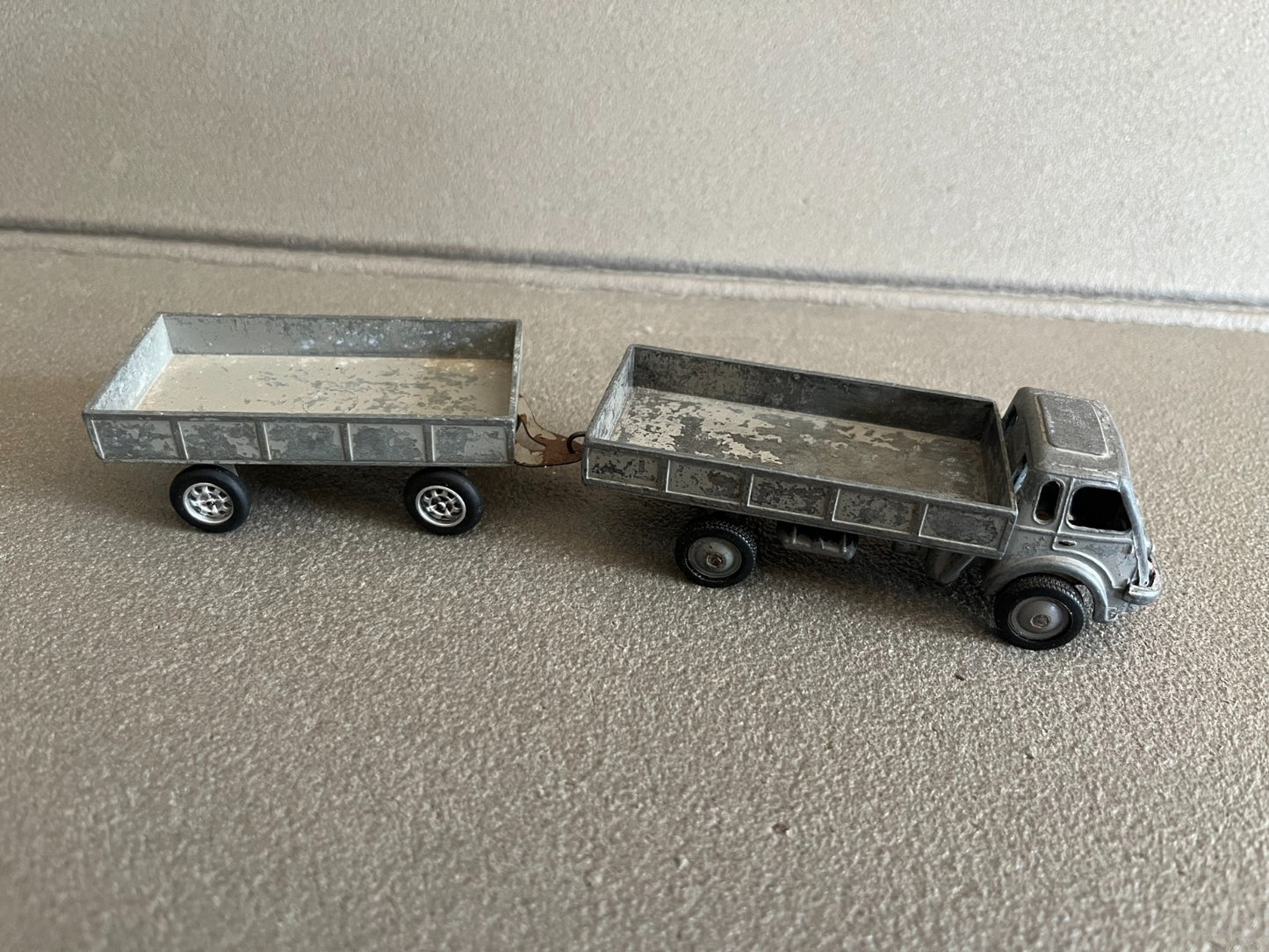 Voiture Miniature Ancienne Camion 7-T Renault CIJ Remorque France Epave