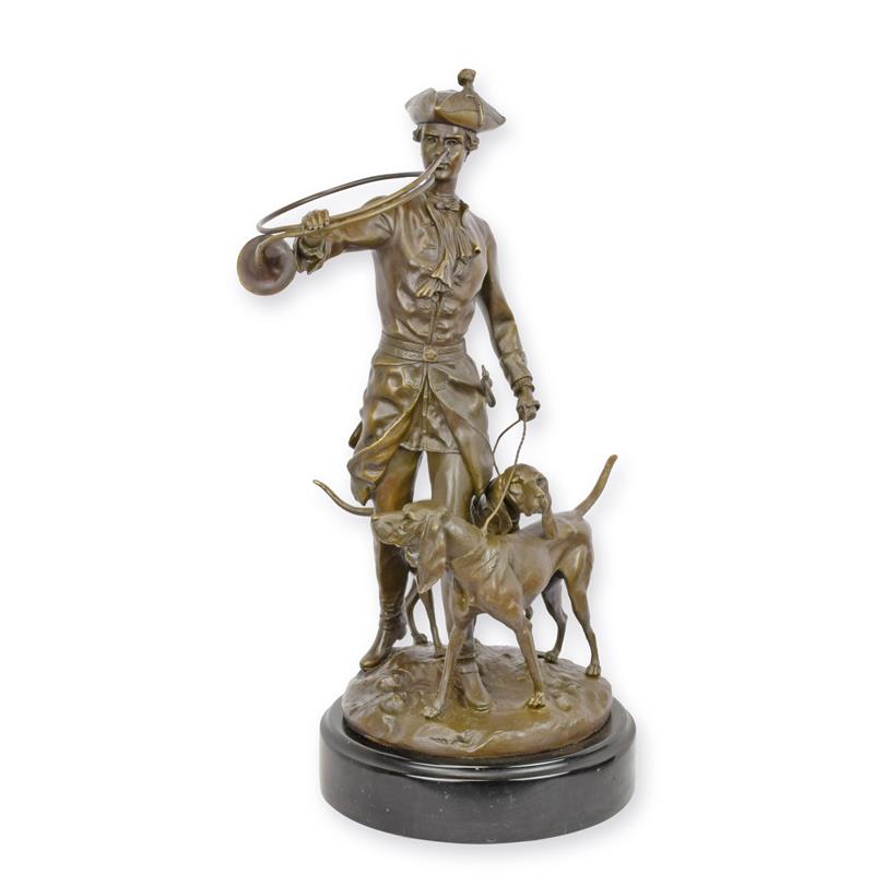 UN GROUPE EN BRONZE DE LOUIS XV AVEC DES CHIENS