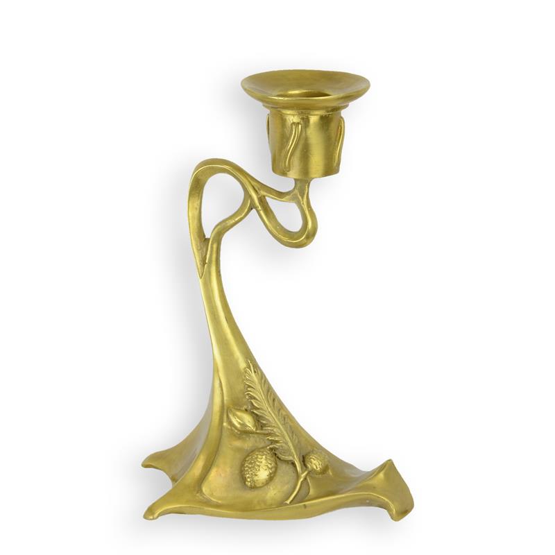 Un chandelier Art nouveau en bronze