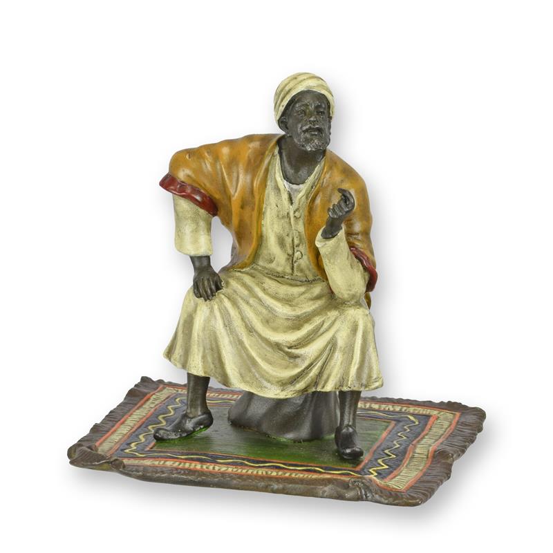 STATUE MODERNE SCULPTURE BRONZE MARCHAND ORITAL SUR UN TAPIS