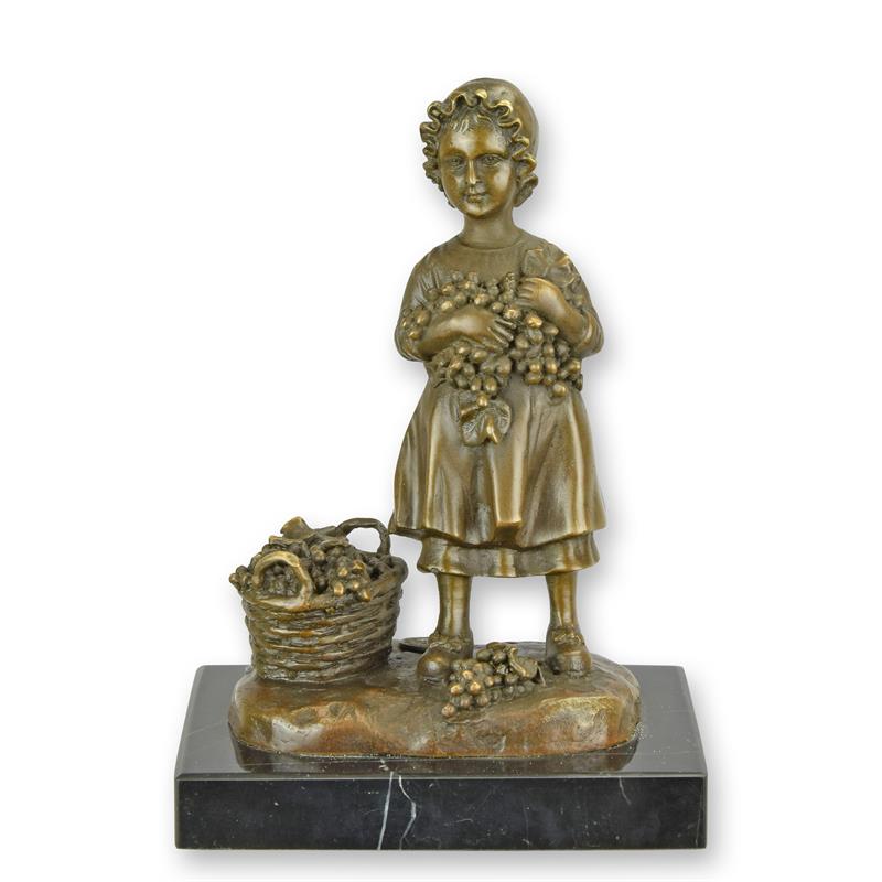 STATUE MODERNE SCULPTURE BRONZE JE FILLE AVEC UN PANIER DE RAISINS