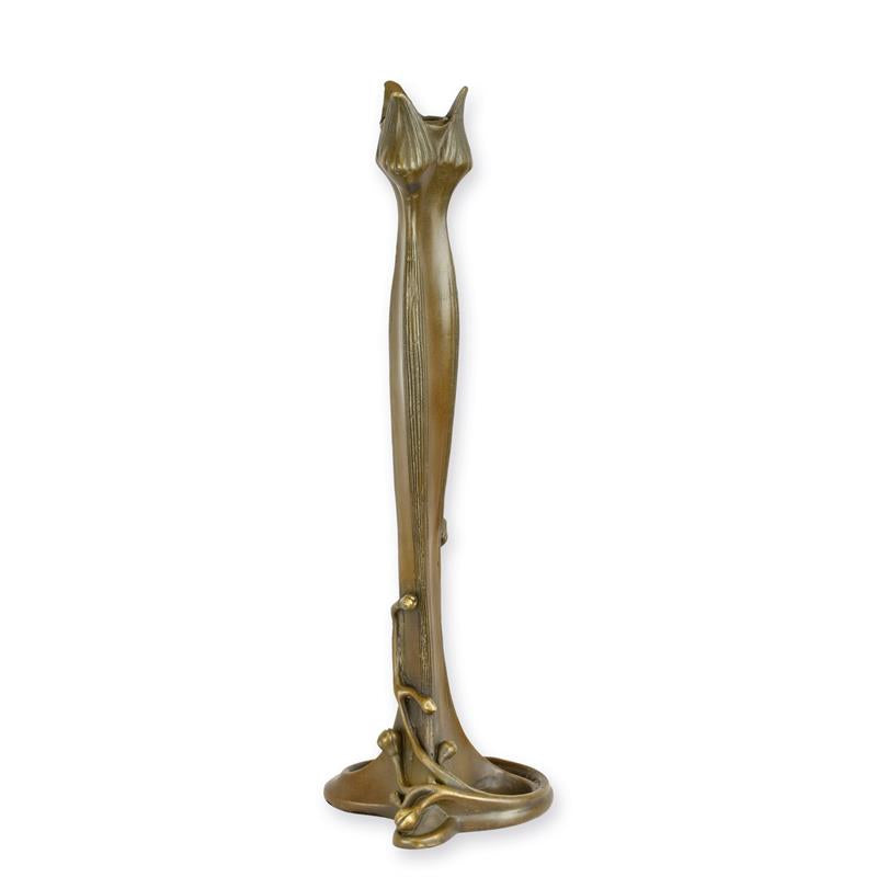 Un chandelier Art nouveau en bronze