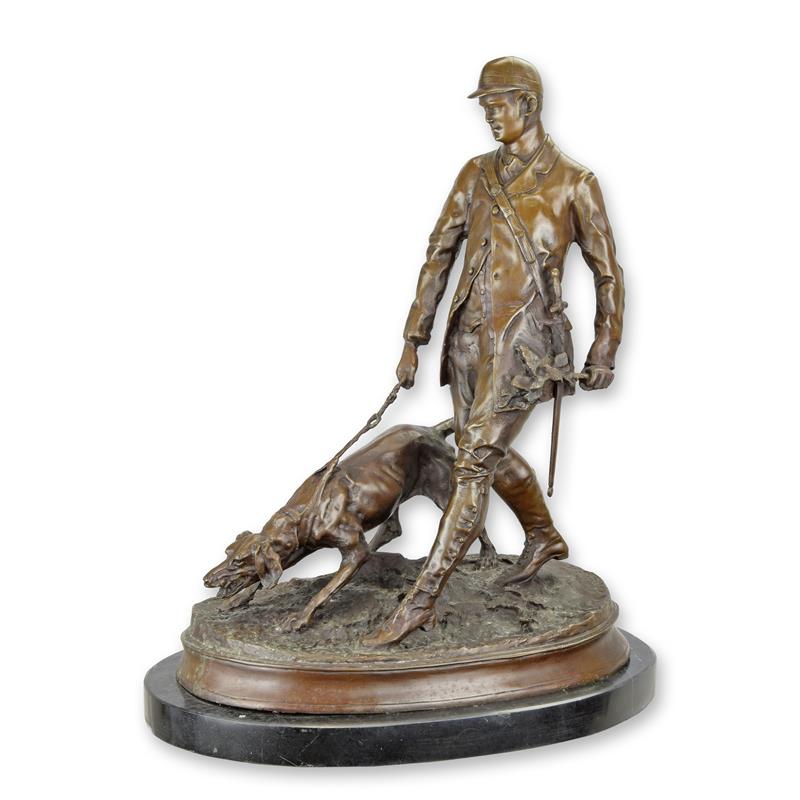 STATUE MODERNE SCULPTURE en bronze reprEsentant un valet et un chien de SaintHubert